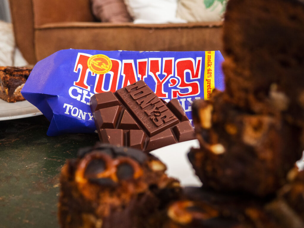 tony's chocolonely pretzel chocolade pepernoten brownies